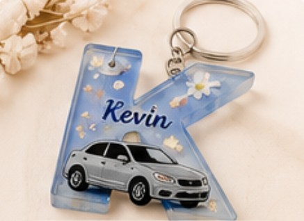Llavero letra K con carro y nombre Kevin